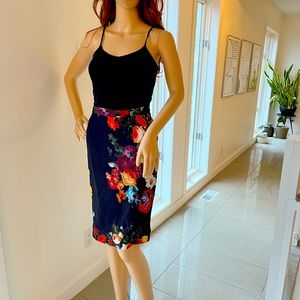 Rare Dolce & Gabbana floral pencil skirt. Size ITA 40 / US 4.